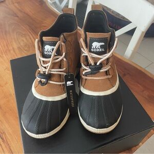 Sorel Tan and Black Waterproof Boots